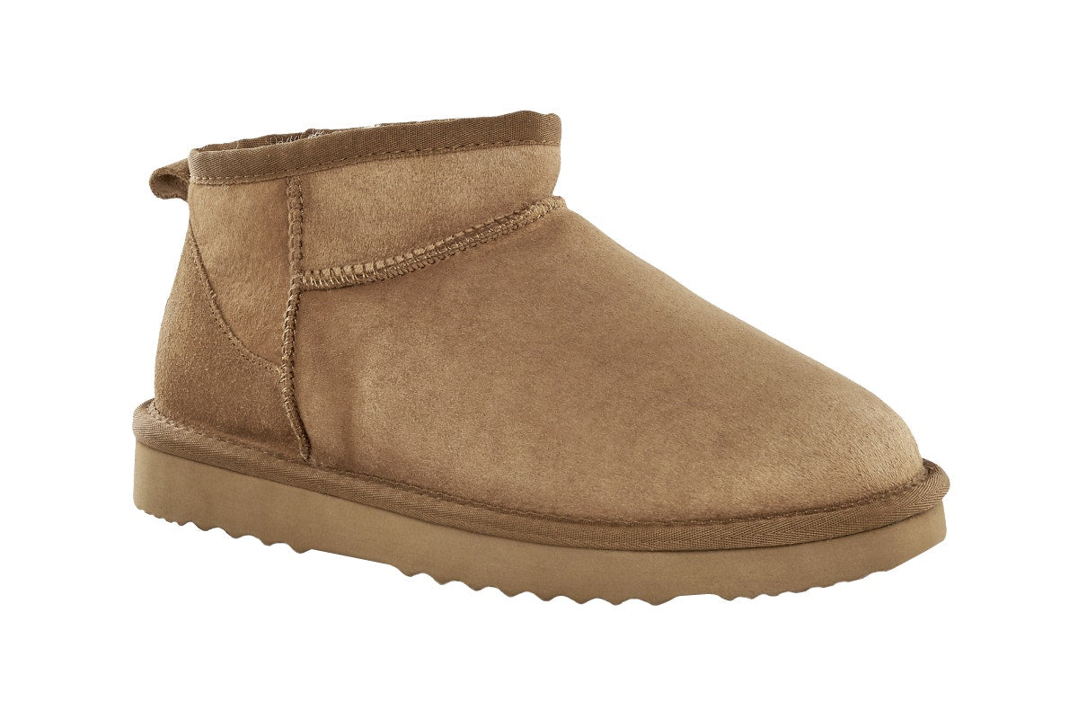 UGG Outback Premium Sheepskin Ultra Mini Boot (Chestnut)